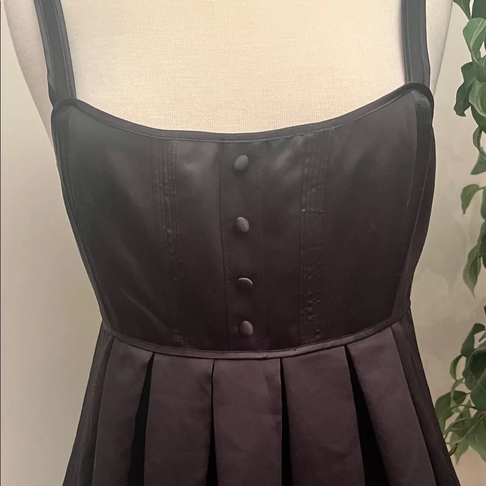 Elegant Black Pleated Dress - Picture 3 of 6